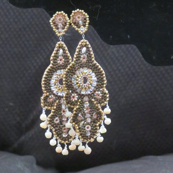 Peach Moonstone earrings hand beaded - Picture 4 of 5